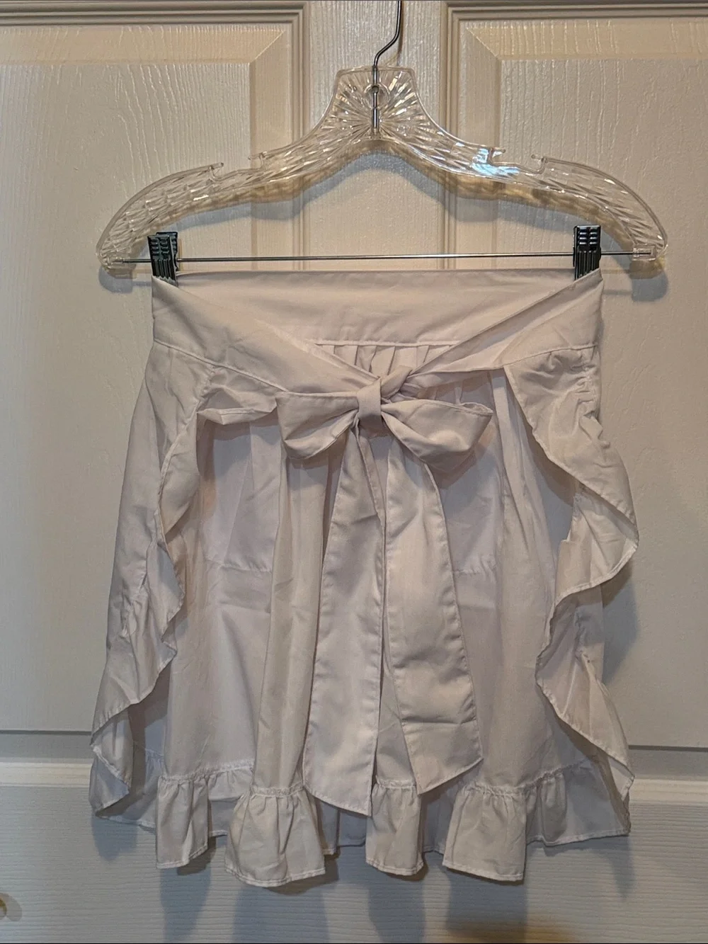 White Ruffle Hem Pocket Apron